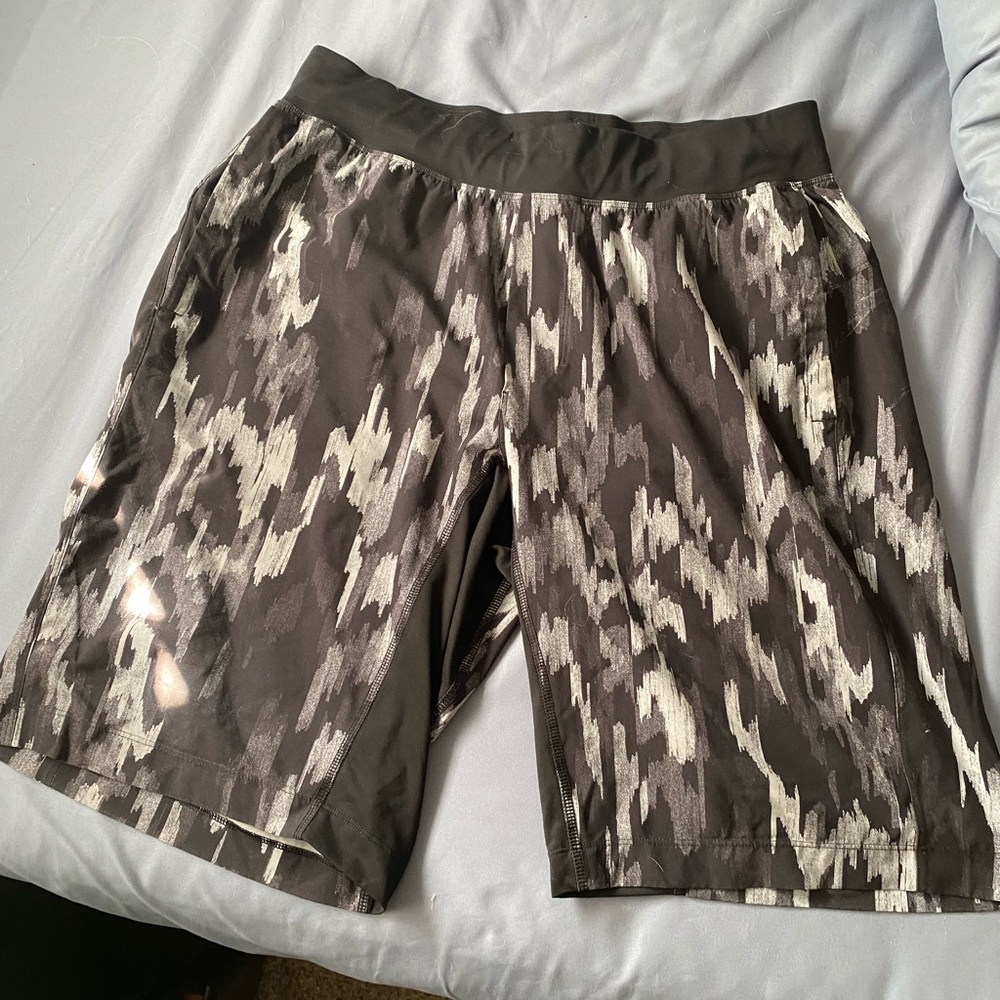 Lululemon men’s shorts medium